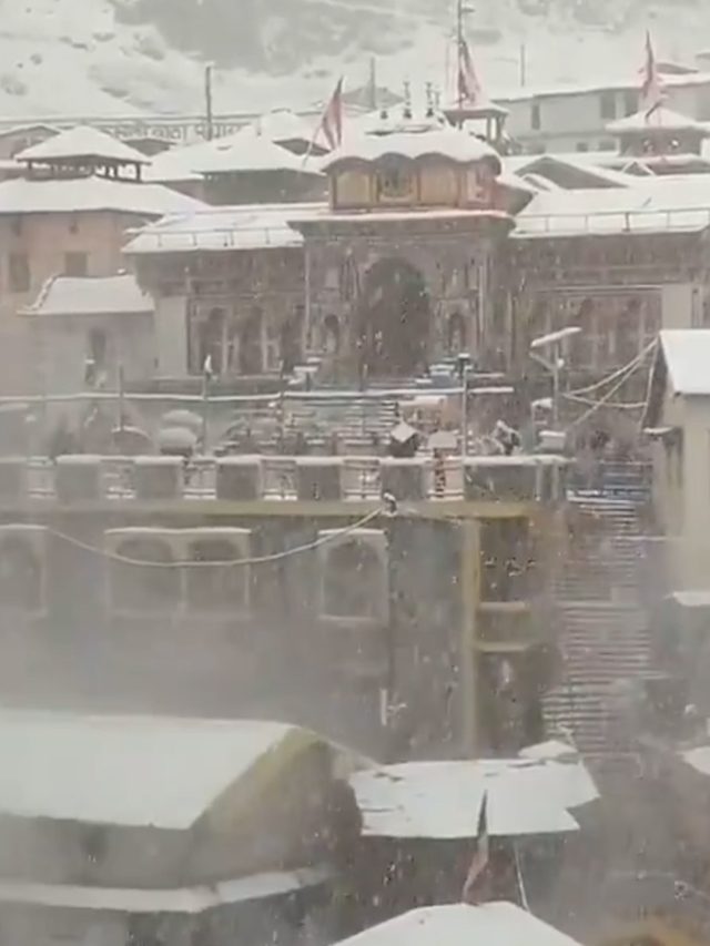 1002 BADRINATH SNOW FALL