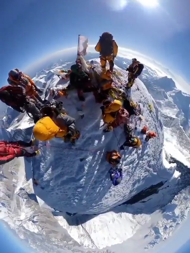 THUMB FOR MOUNT EVEREST